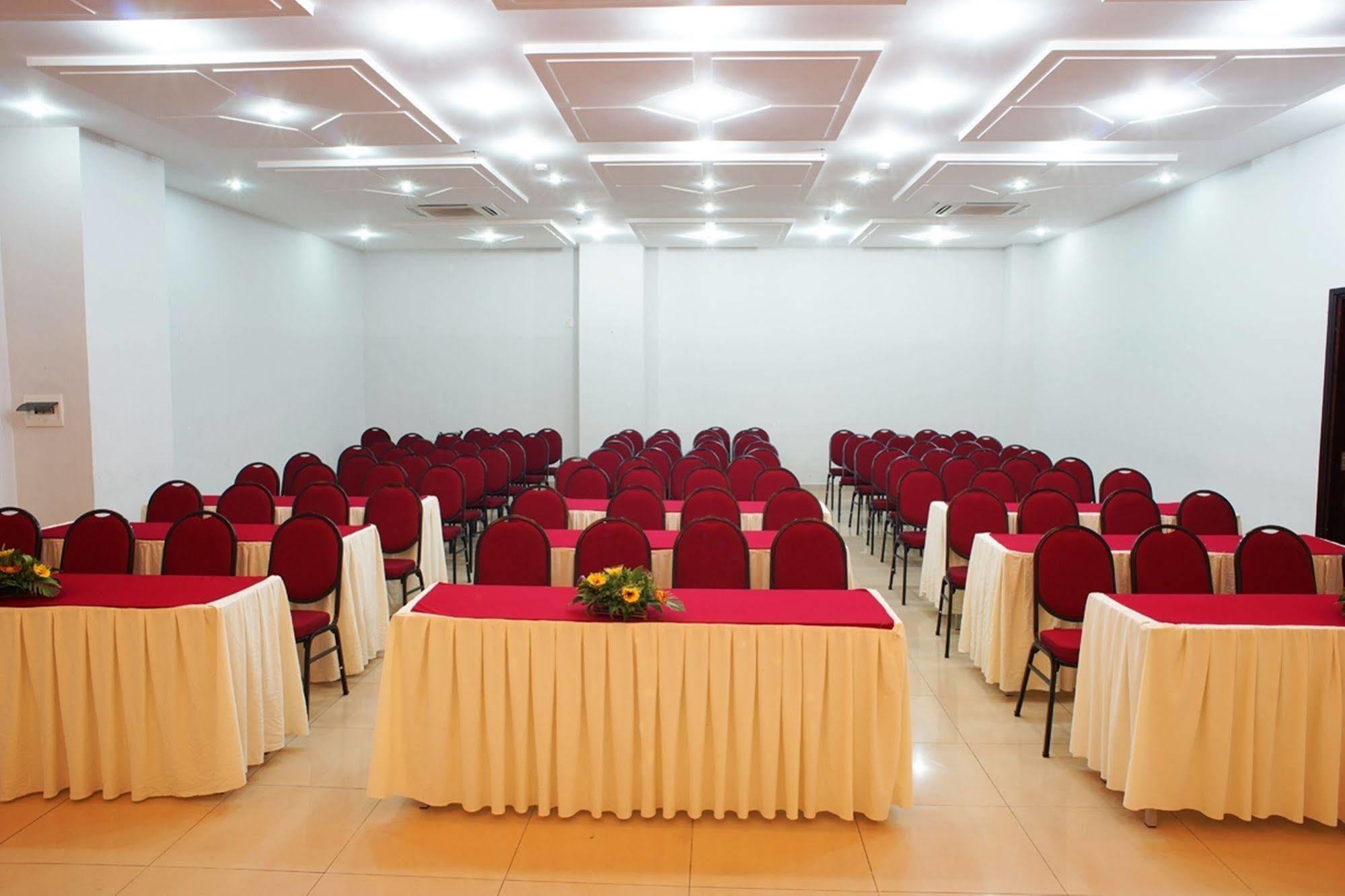 Vian Hotel Da Nang Exterior photo